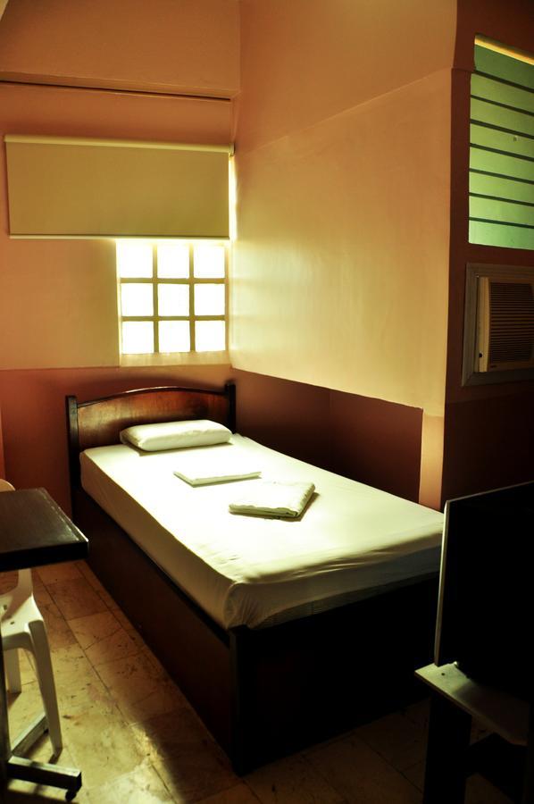 Gv Hotel - Talisay City Экстерьер фото
